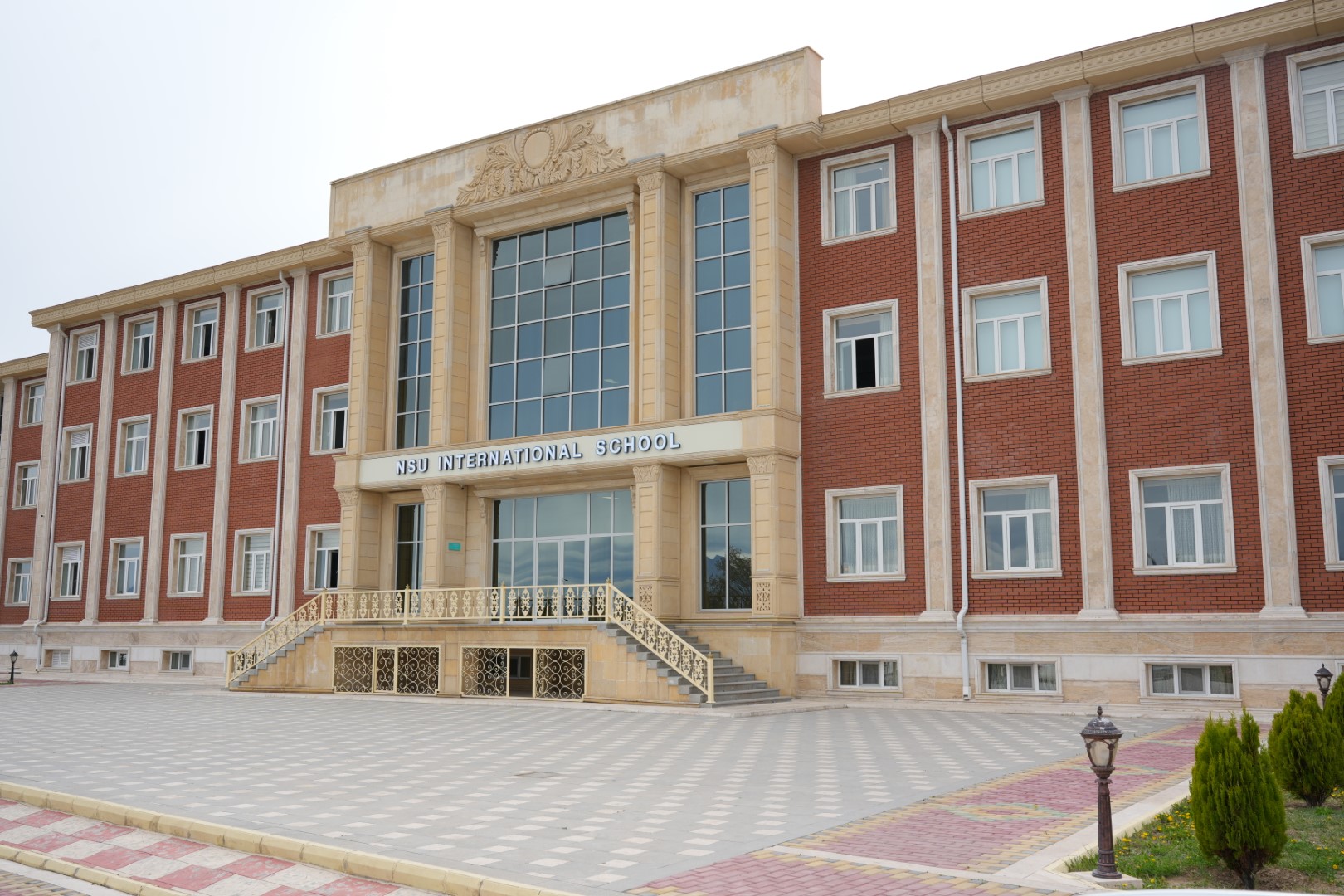 Məktəb Binası